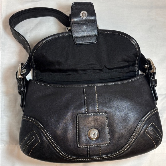 Coach Soho Baguette 2006 - Picture 10 of 17